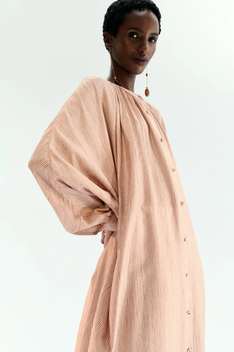 اتش اند ام فستان بتصميم قفطان بأكمام طويلة